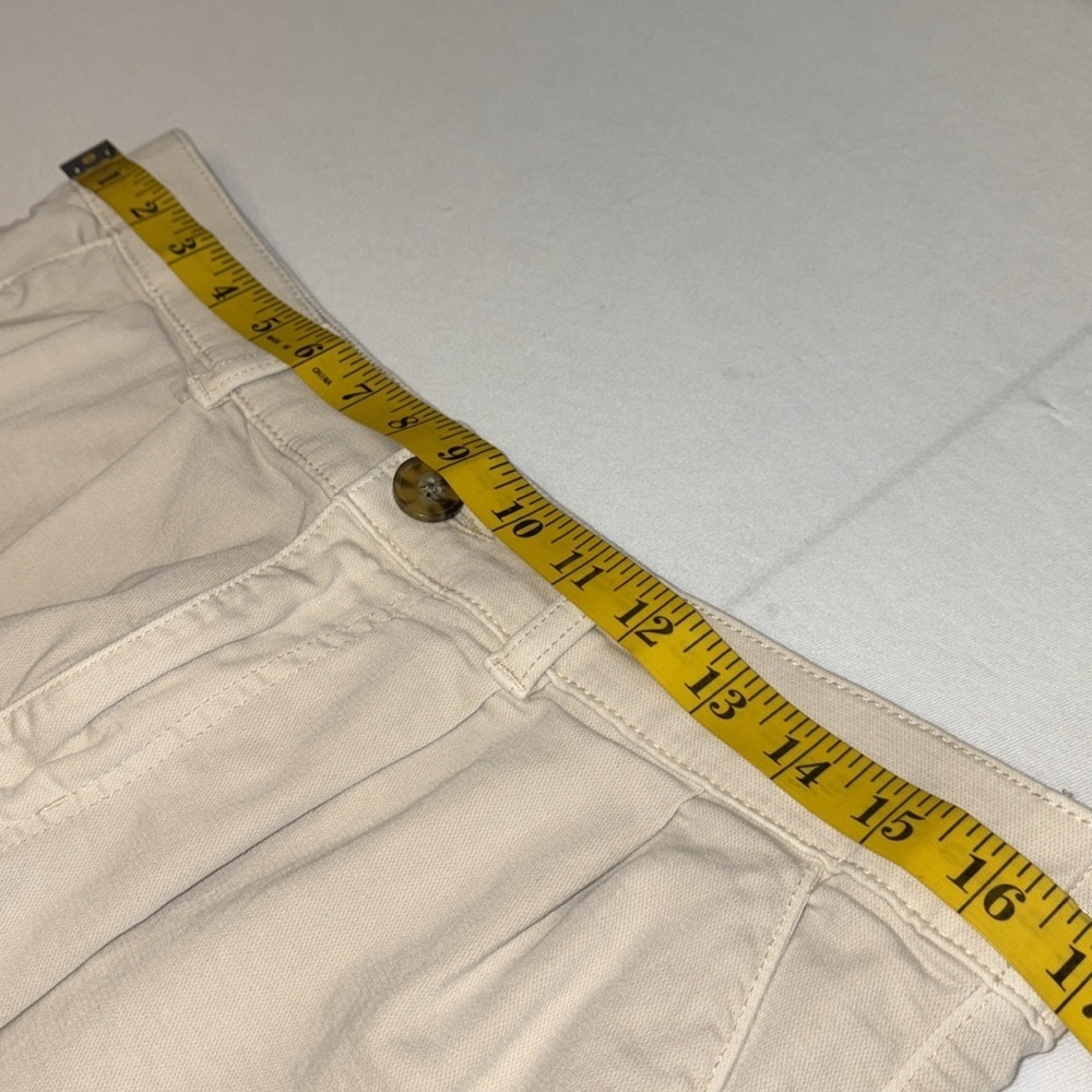 Maurices shorts button/zip close pockets stretchy in back pleated size 14 NWOT - Picture 4 of 9